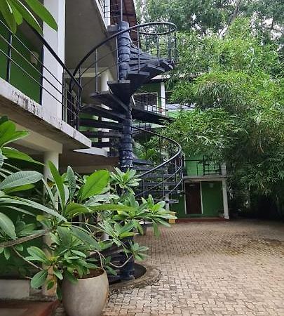 Le Tamarin Guest House Auroville Exterior photo